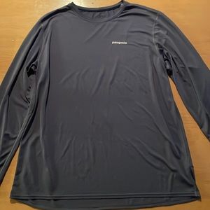 Patagonia Men’s XL long sleeve rash guard spf 50 with wave design on back